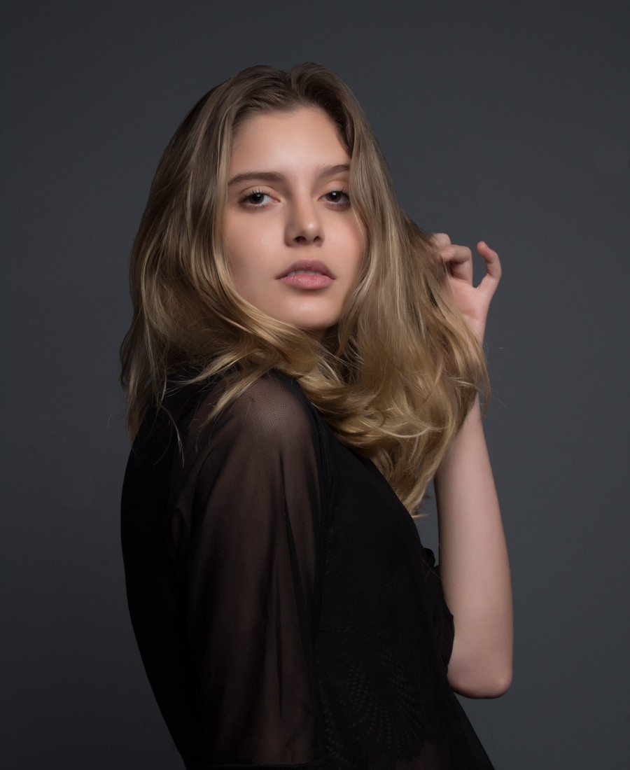 Creator sharing exclusive content on Zinovia